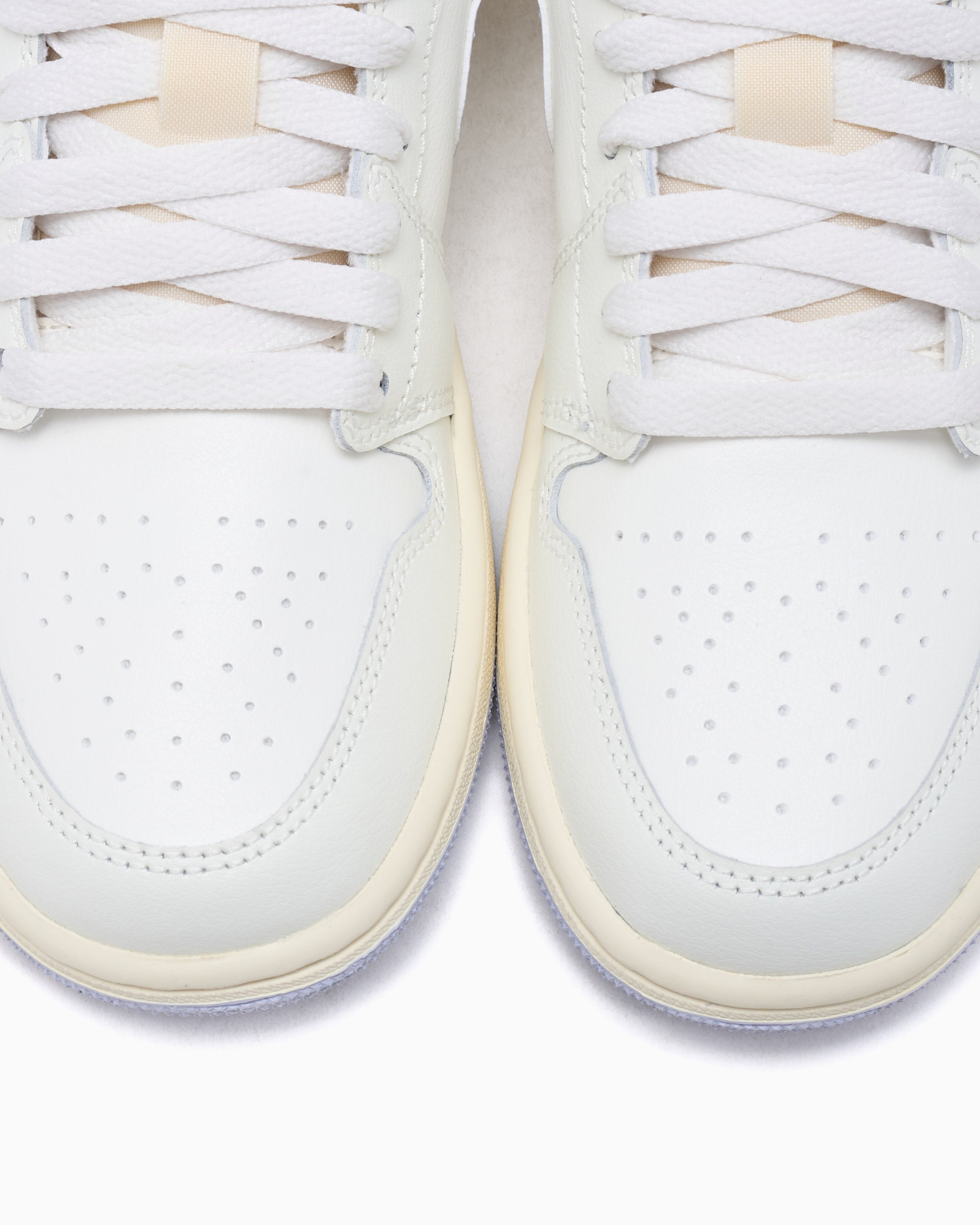 Sneakers Air Jordan Women's 1 Low - DC0774-106