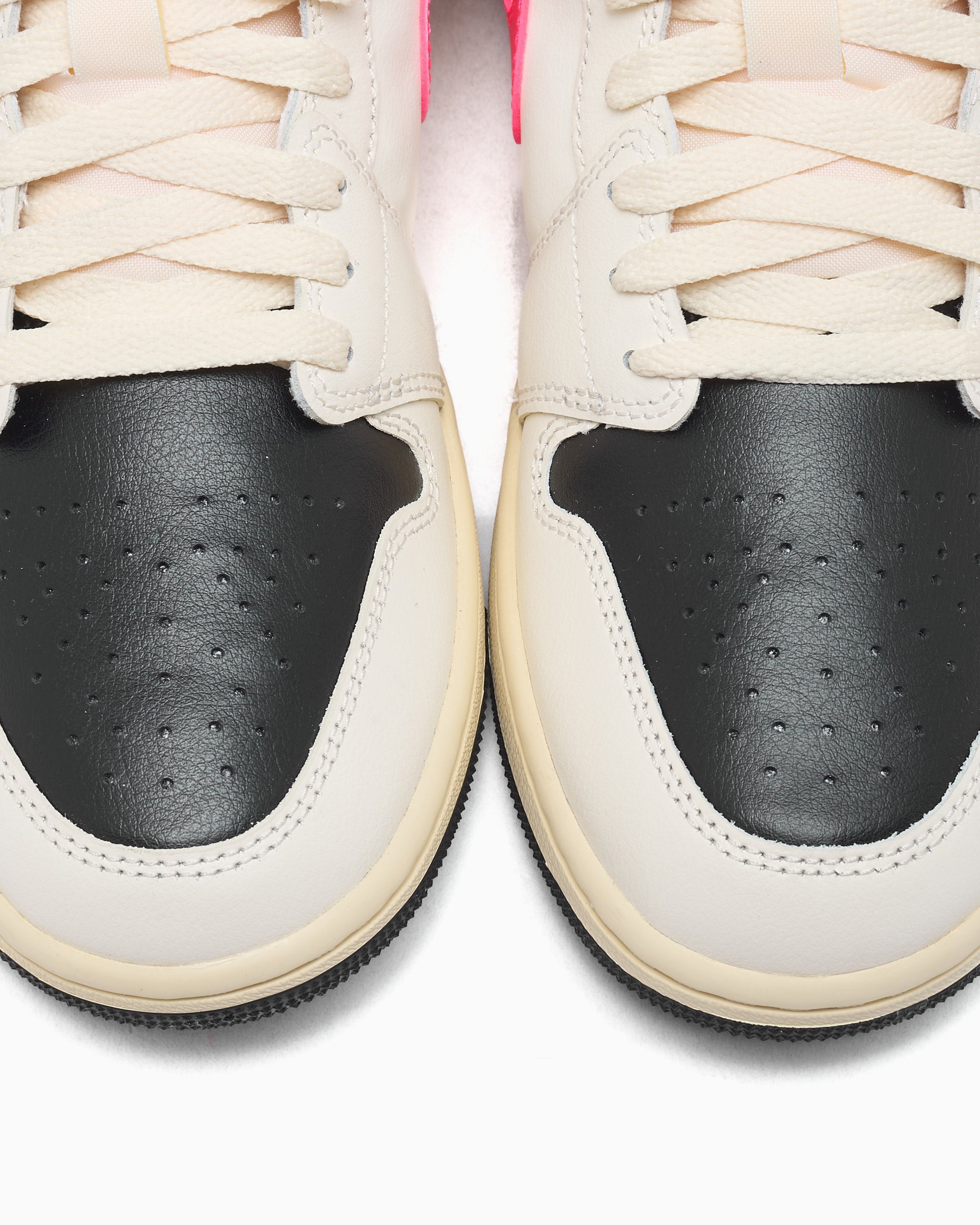 Sneakers Air Jordan Women's 1 Low - DC0774-107