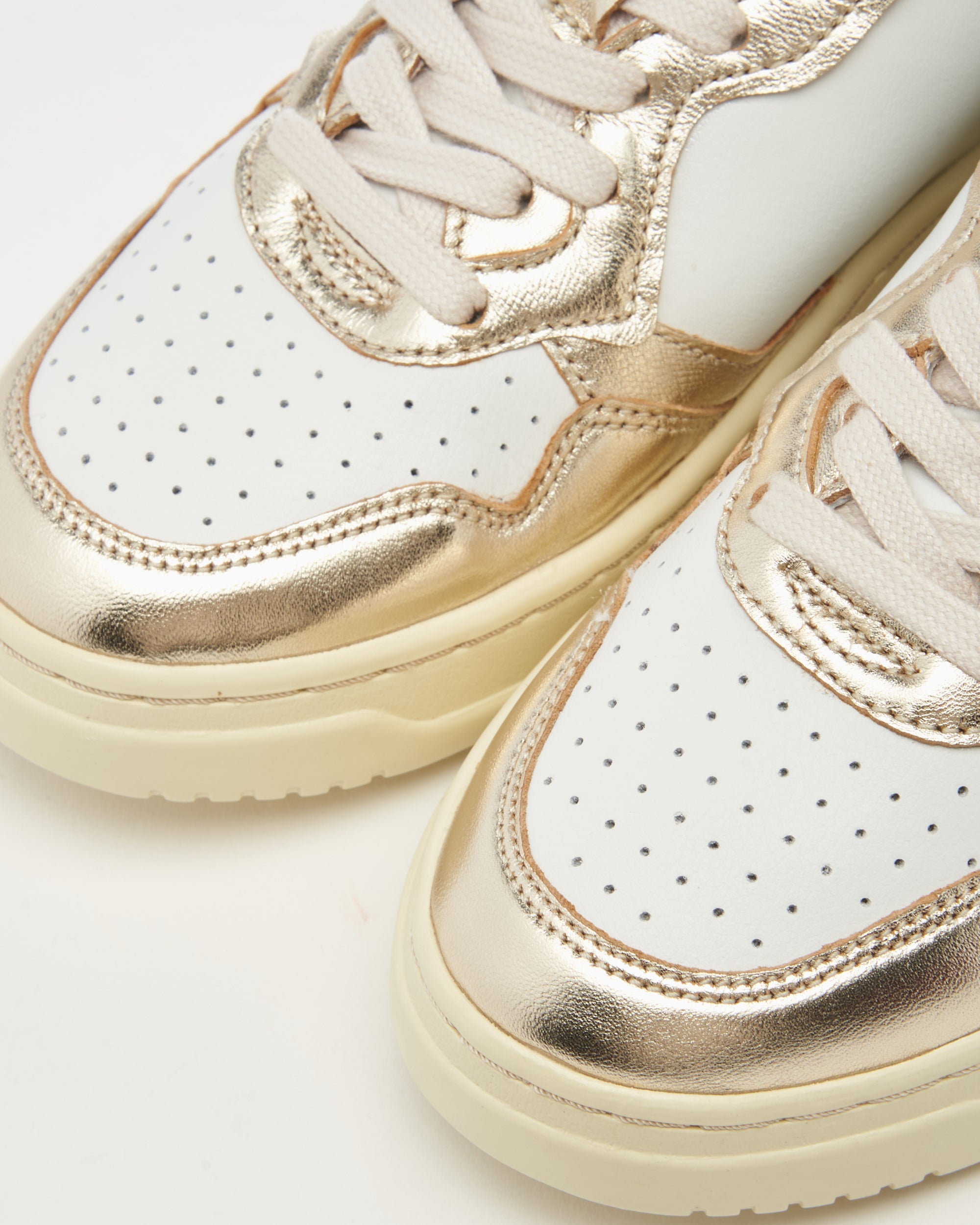 Sneakers Autry Women's Medalist Low Leather - AULWWB16