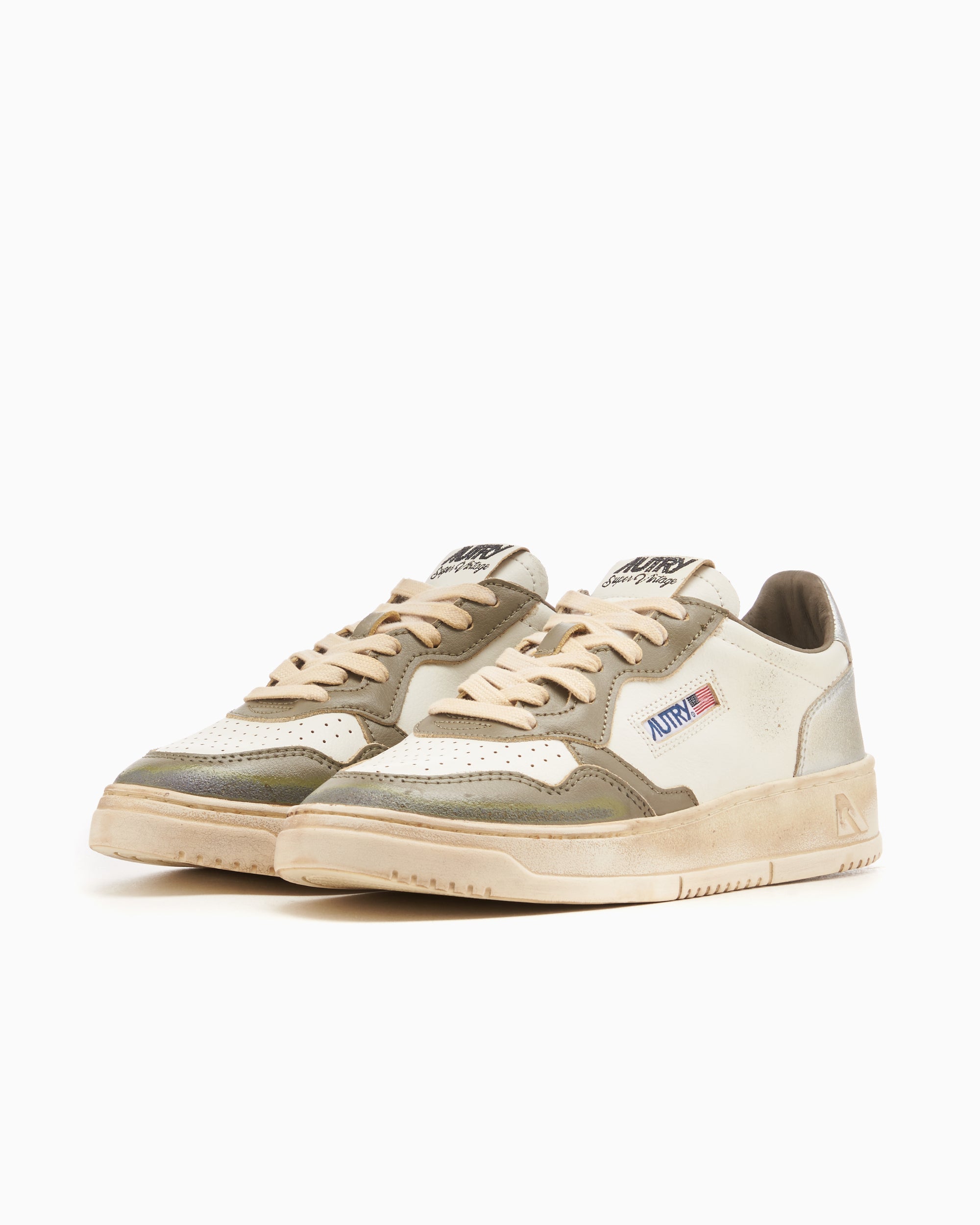 Sneakers Autry Women's Medalist Low Super Vintage Leather - AVLWSV50