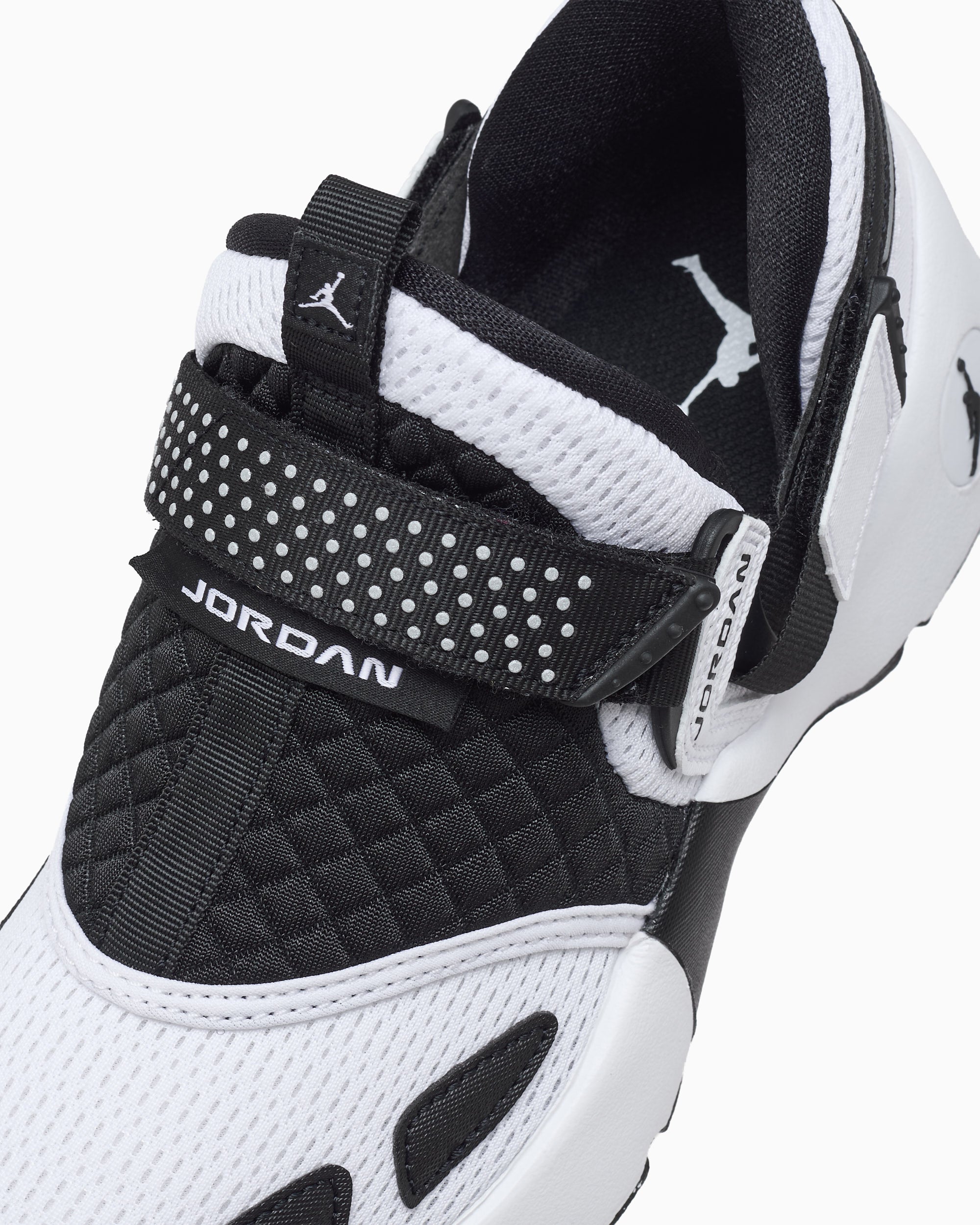 Sneakers Jordan Women's Trunner LX - HQ2164-100