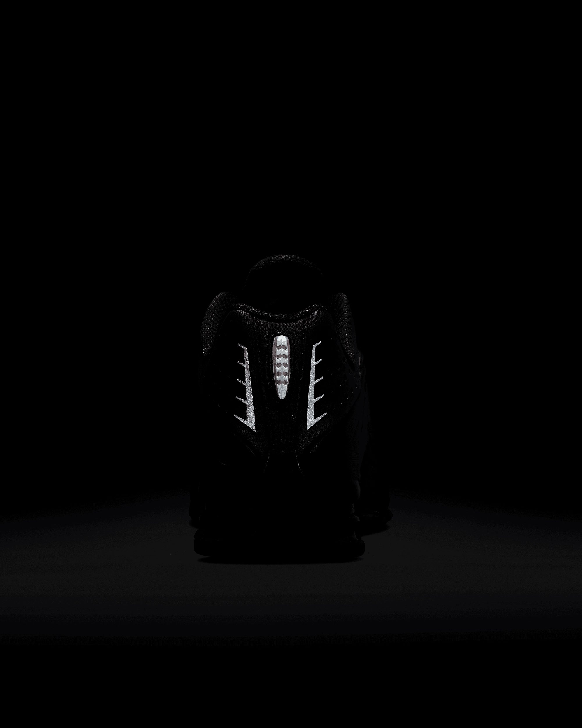 Sneakers Nike Women's Shox R4 "Black" - AR3565-004