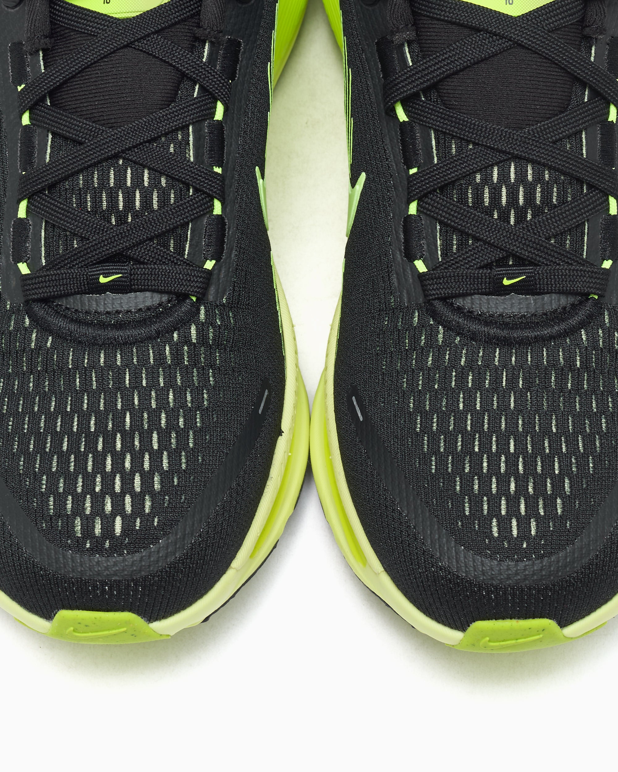 Sneakers Nike Women's Vomero 18 - HM6804-008