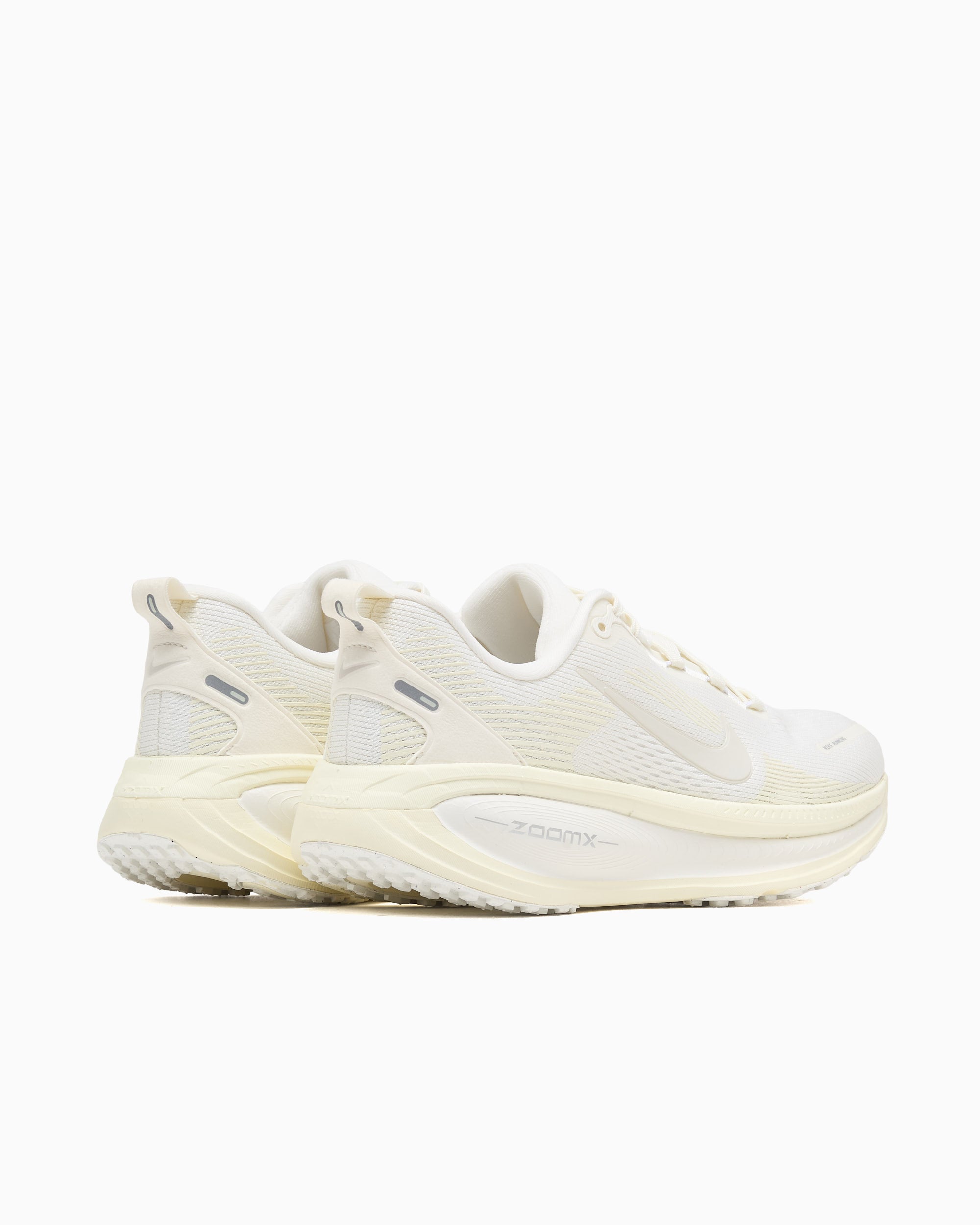 Sneakers Nike Women's Vomero 18 - HM6804-110