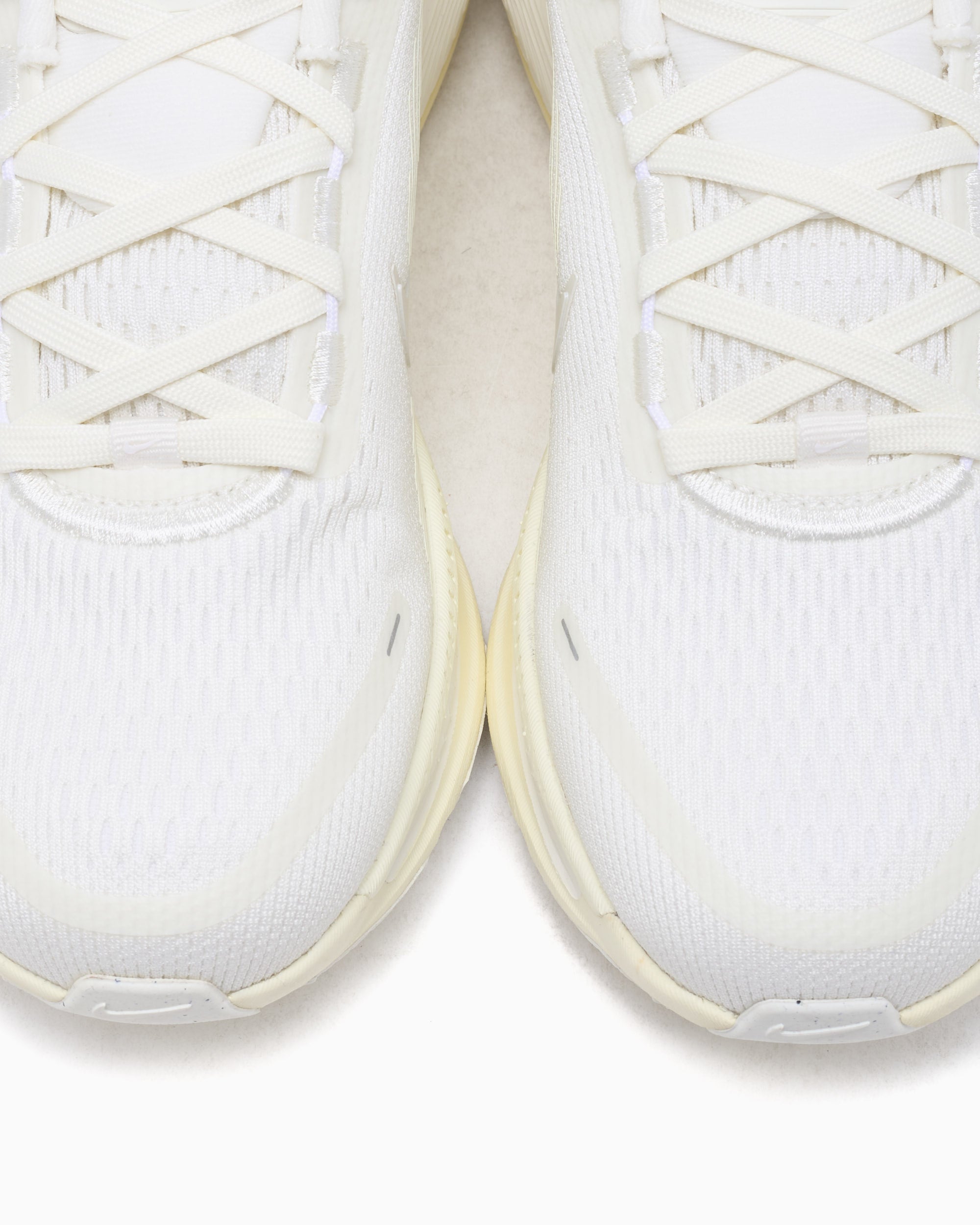 Sneakers Nike Women's Vomero 18 - HM6804-110