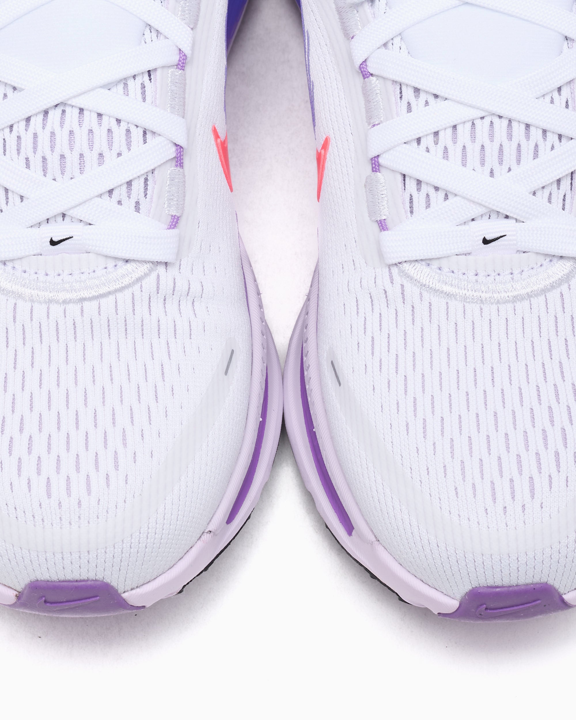 Sneakers Nike Women's Vomero 18 - HM6804-112