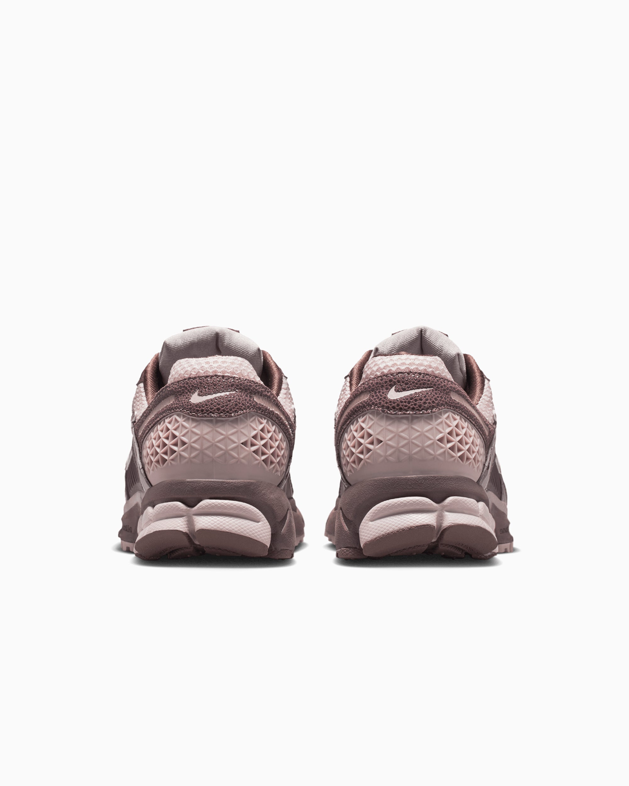 Sneakers Nike Women's Zoom Vomero 5 - II6236-500