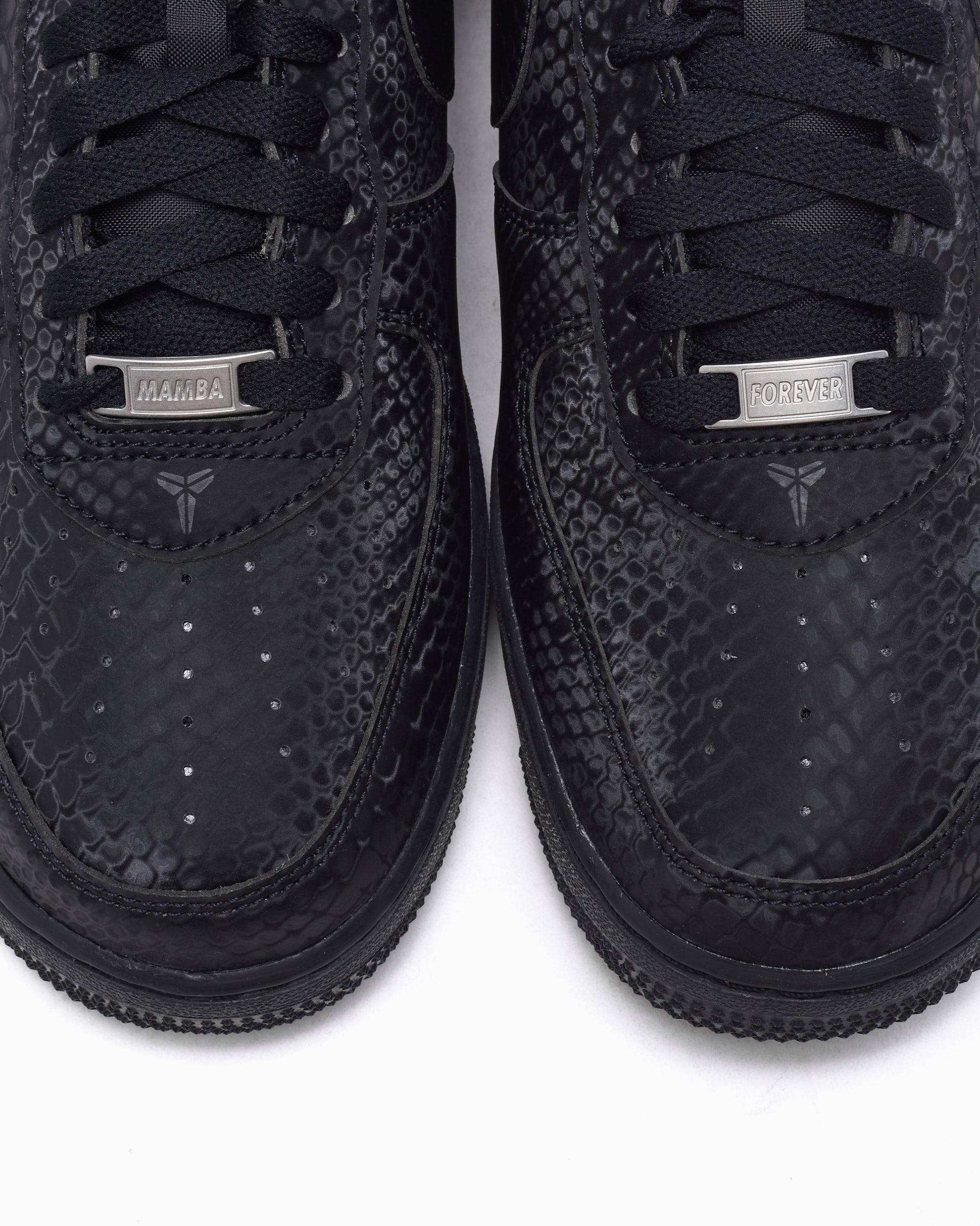 Sneakers Nike x Kobe Bryant Air Force 1 Low "Forever Black" - IB0018-003
