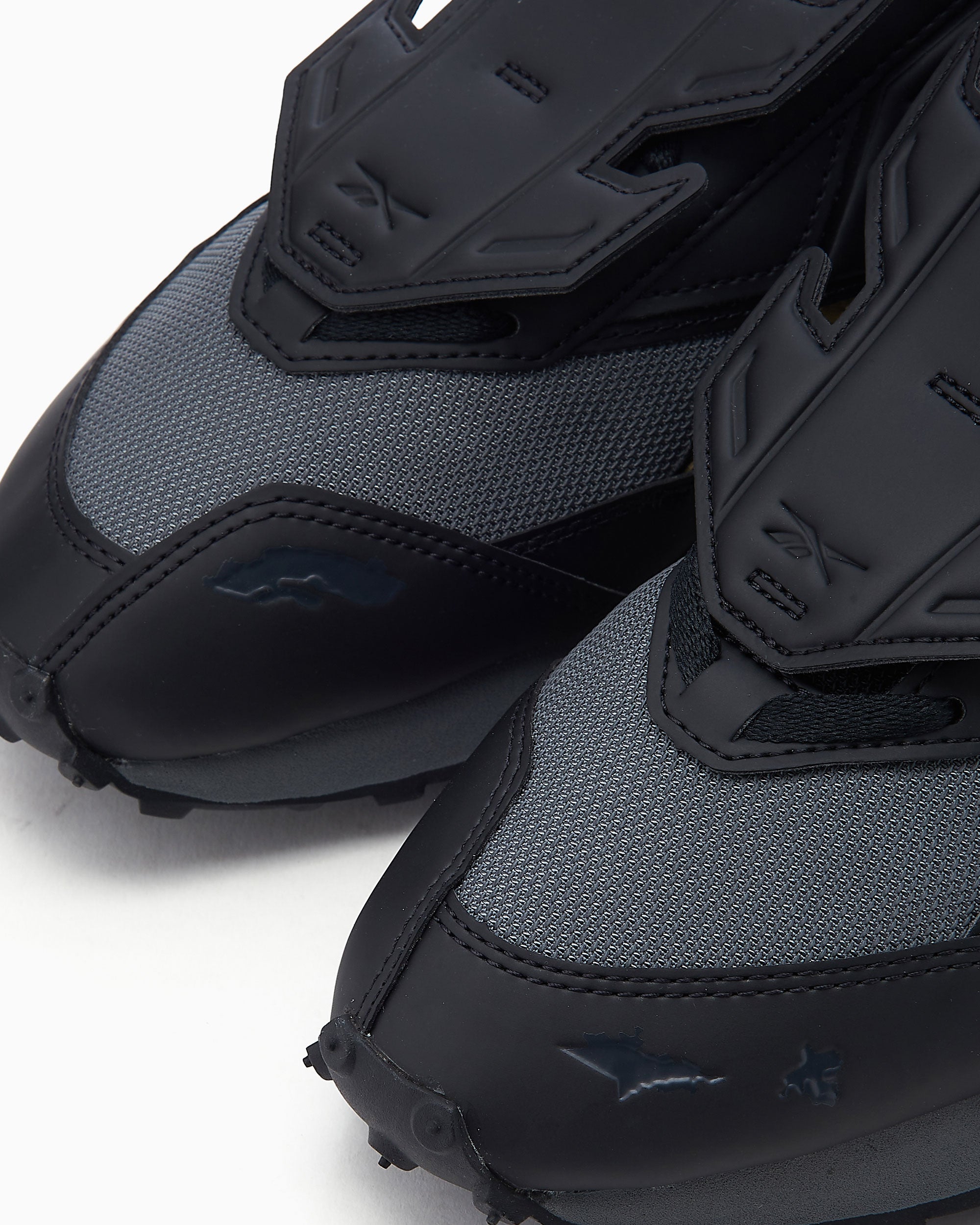 Sneakers Reebok x DC Comics LX2200 "Batman" - HQ4584