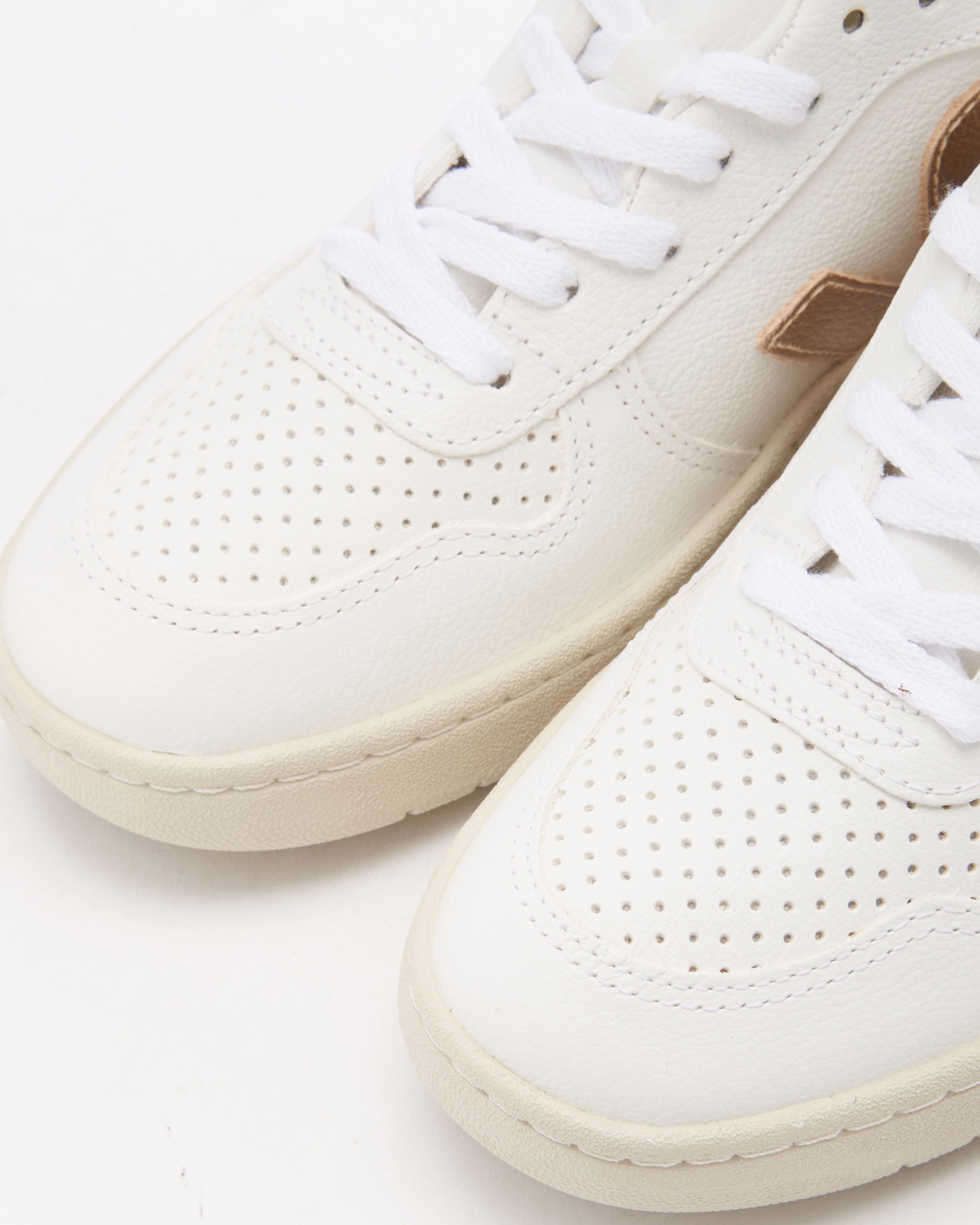 Sneakers Veja Women's V-10 Chromefree Leather - VX0502935A
