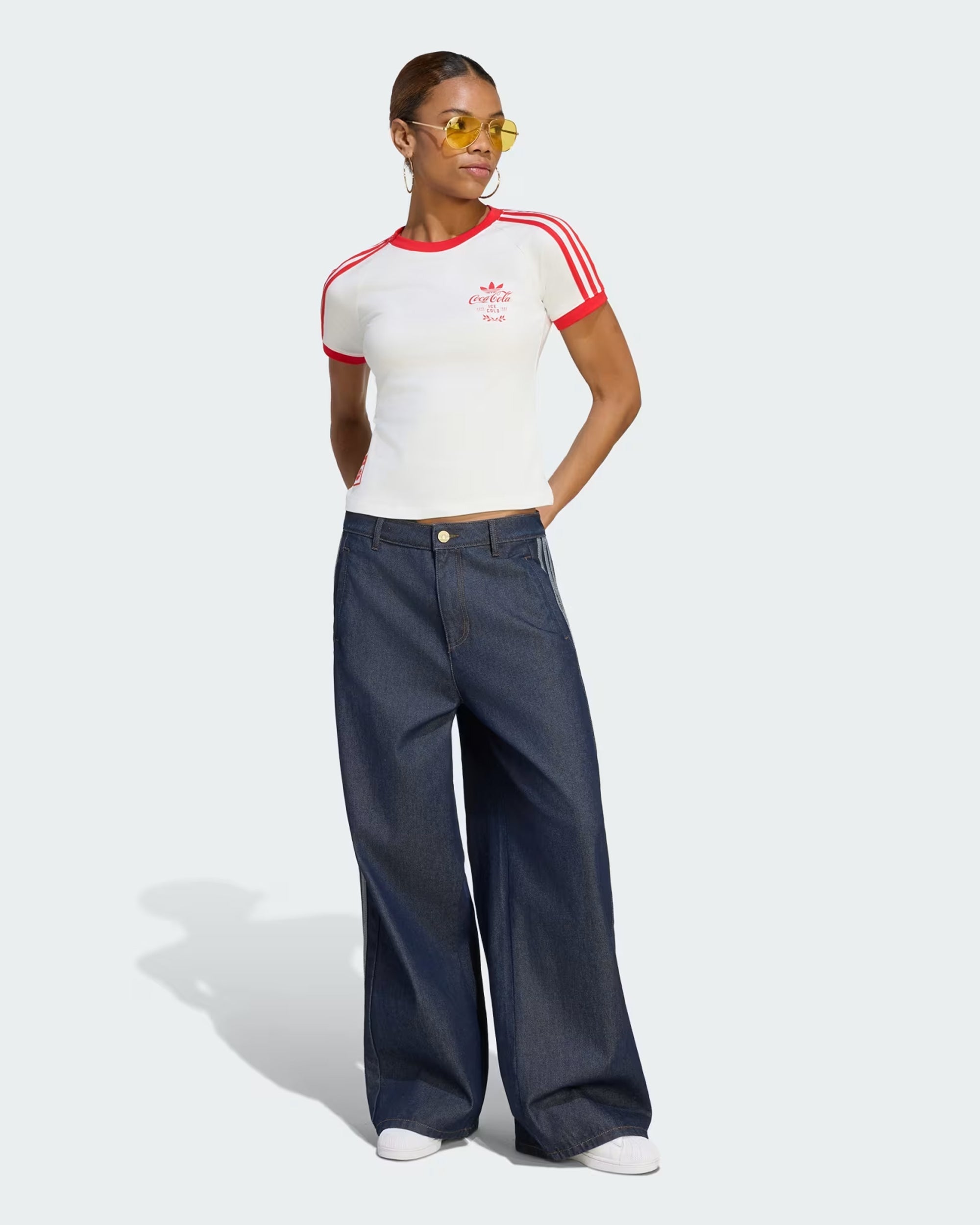 T-Shirts adidas Originals x Coca-Cola 3-Stripes Graphic Slim Women's T-Shirt - KY7559