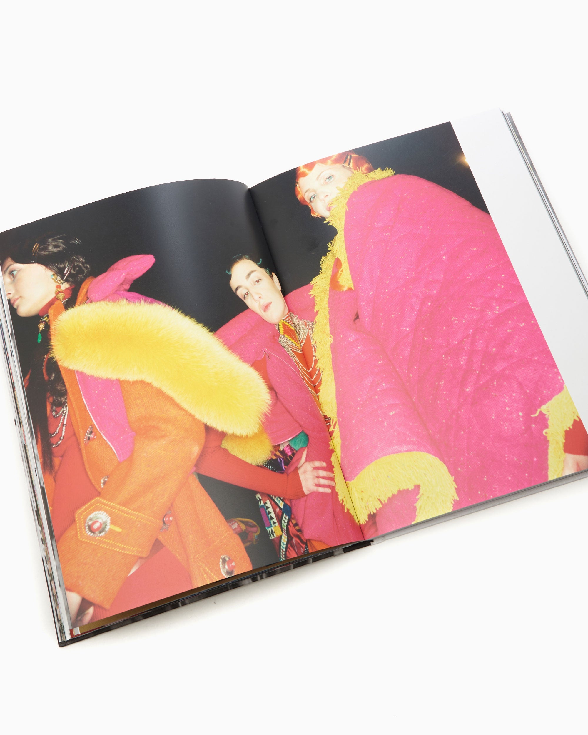 Books Magazines IDEA Gavin Bond Being There - IDEA-SS23-REF23