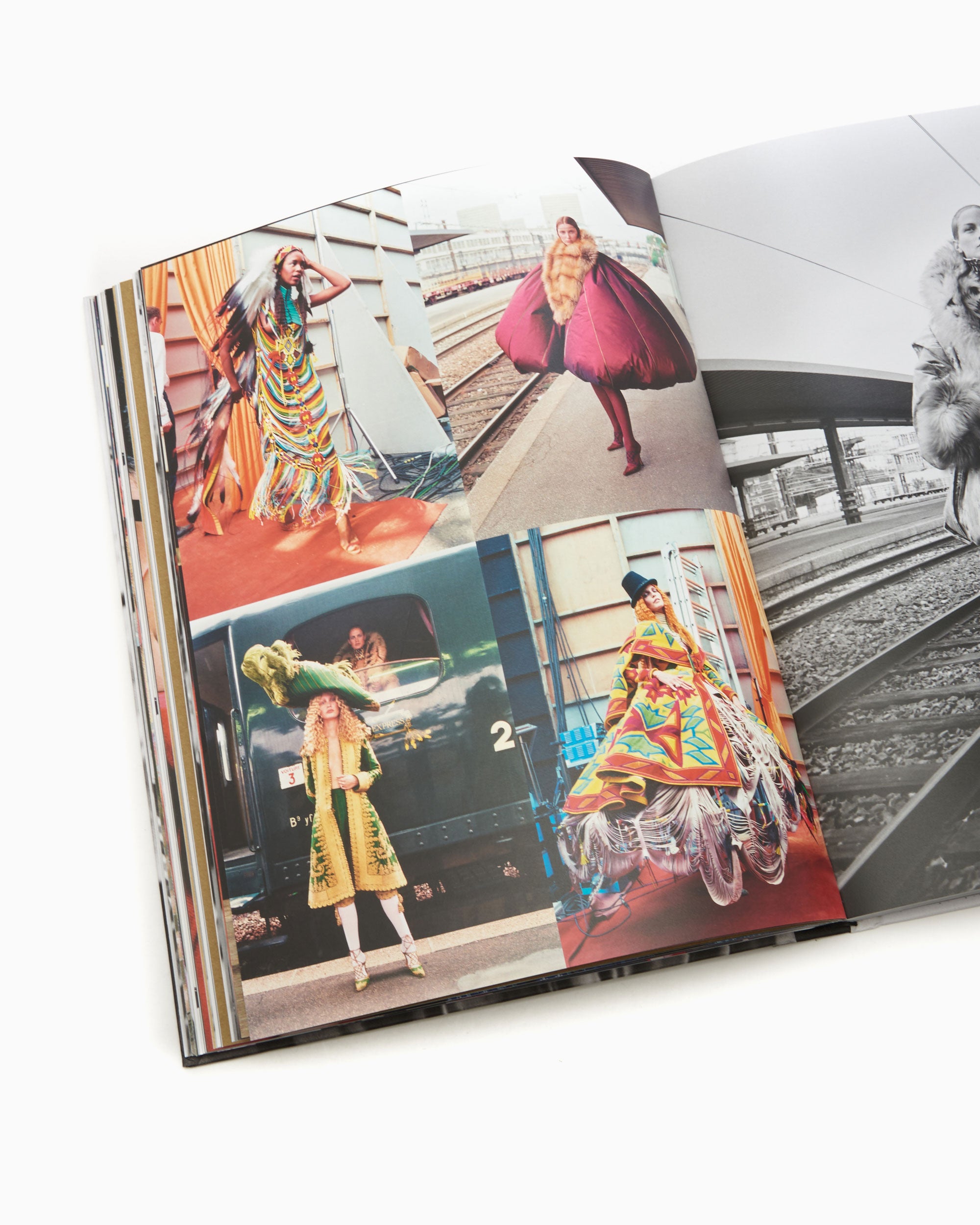 Books Magazines IDEA Gavin Bond Being There - IDEA-SS23-REF23