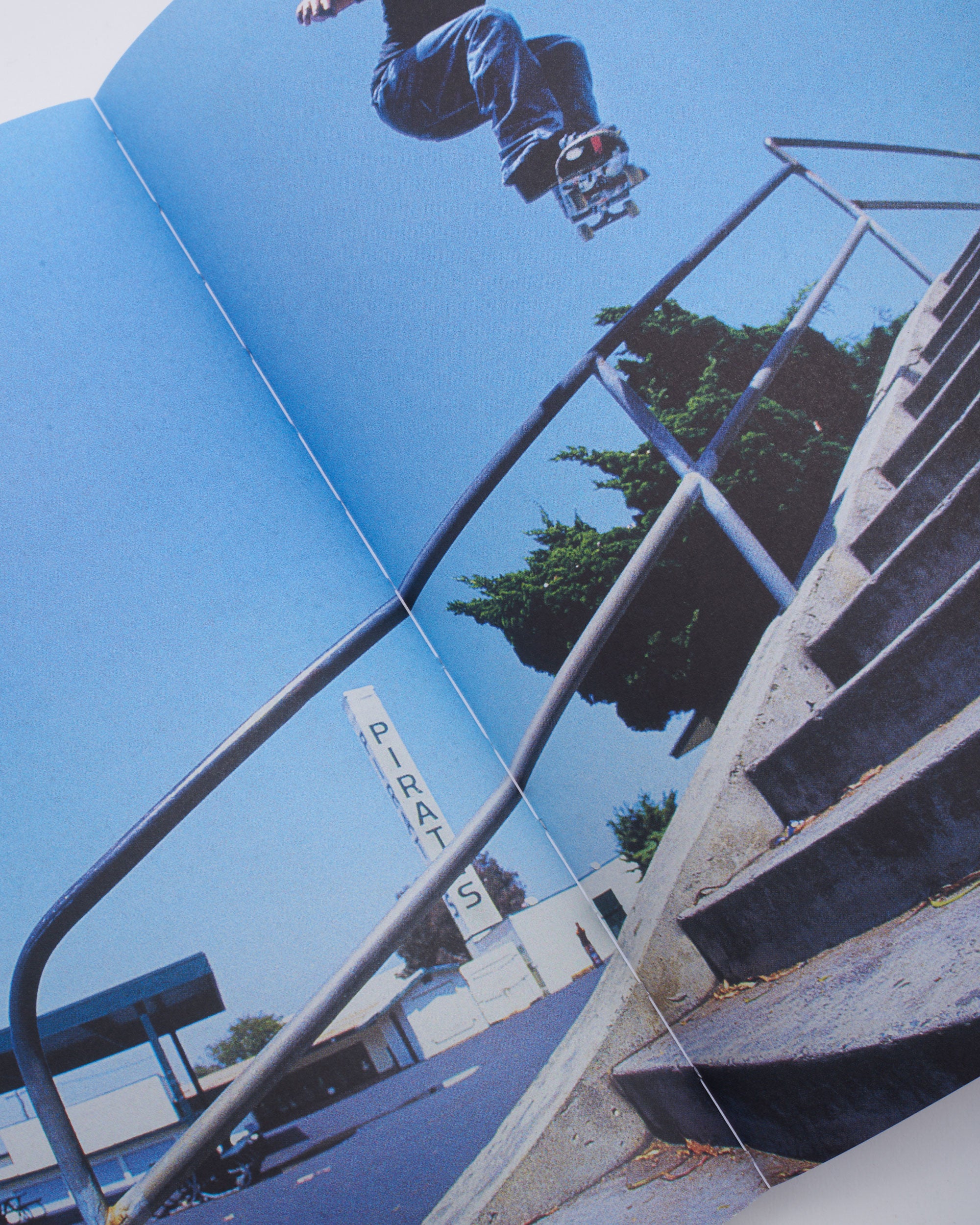 Books Magazines Rizzoli 1000 Skateboards - 9780789341464