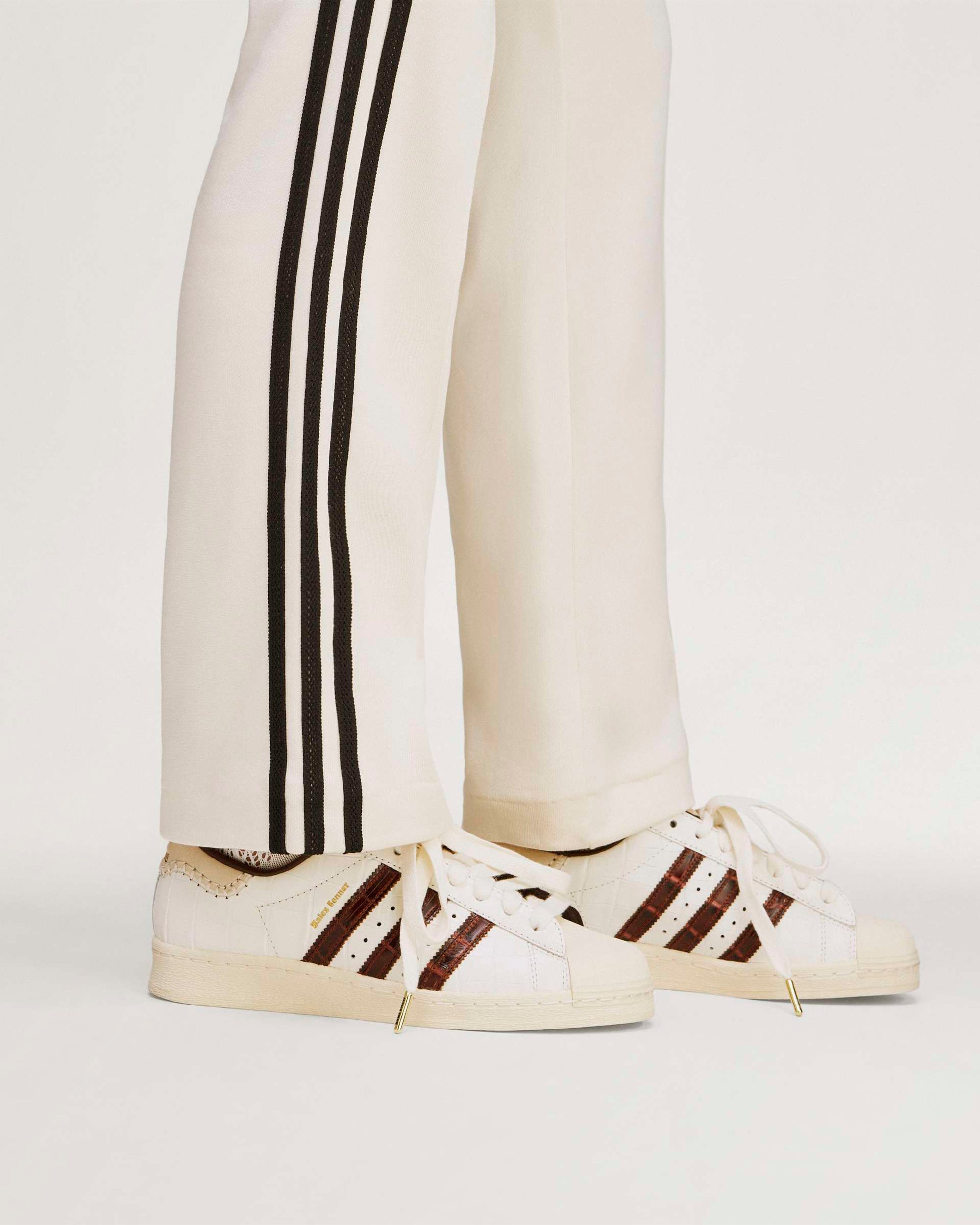 Pants adidas Originals x Wales Bonner Slim Women's Sweatpants - KD0352