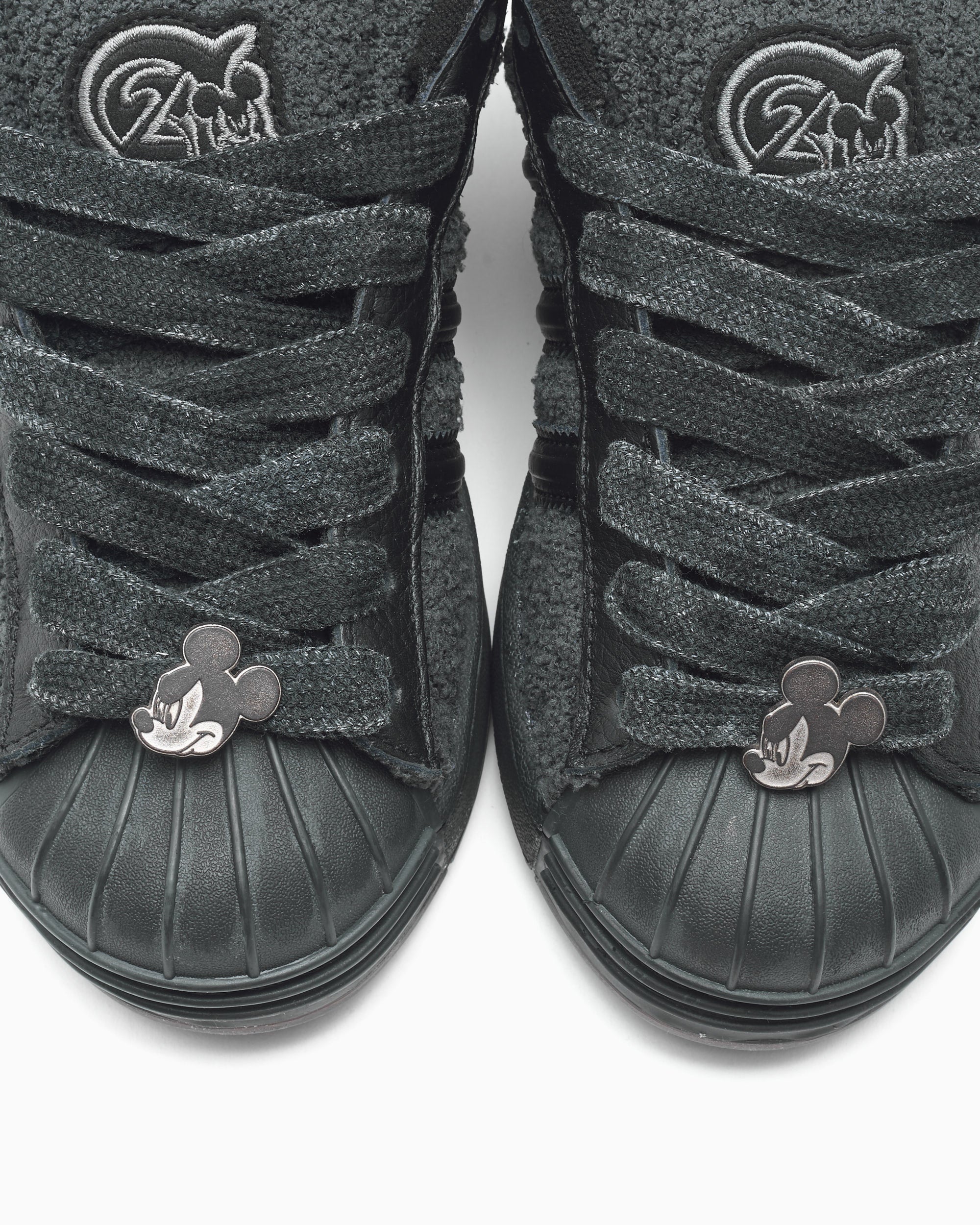 Sneakers adidas Originals x Disney Mickey Mouse Superstar ST - KJ9942