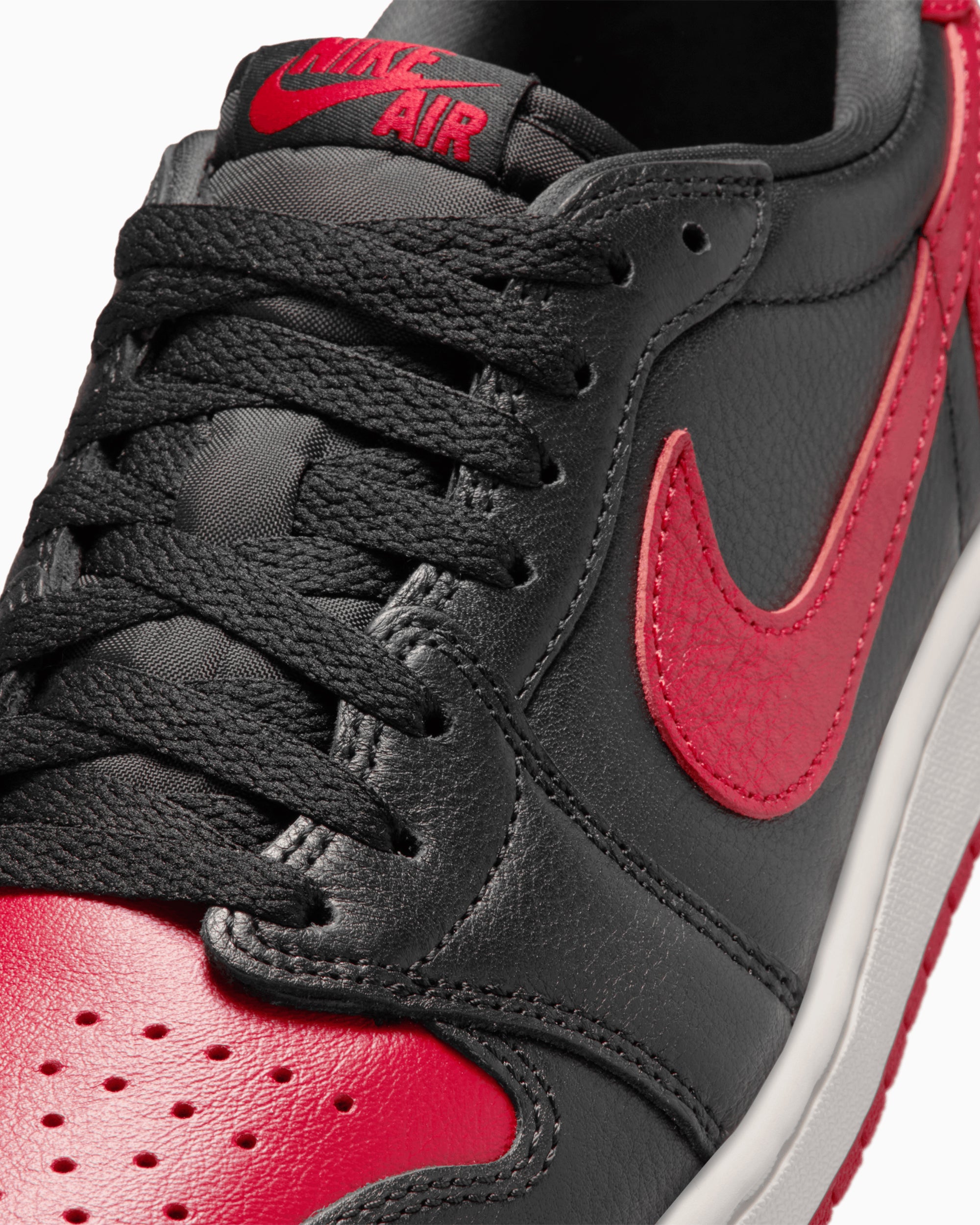 Sneakers Air Jordan 1 Retro Low OG "Banned" - IW6276-001