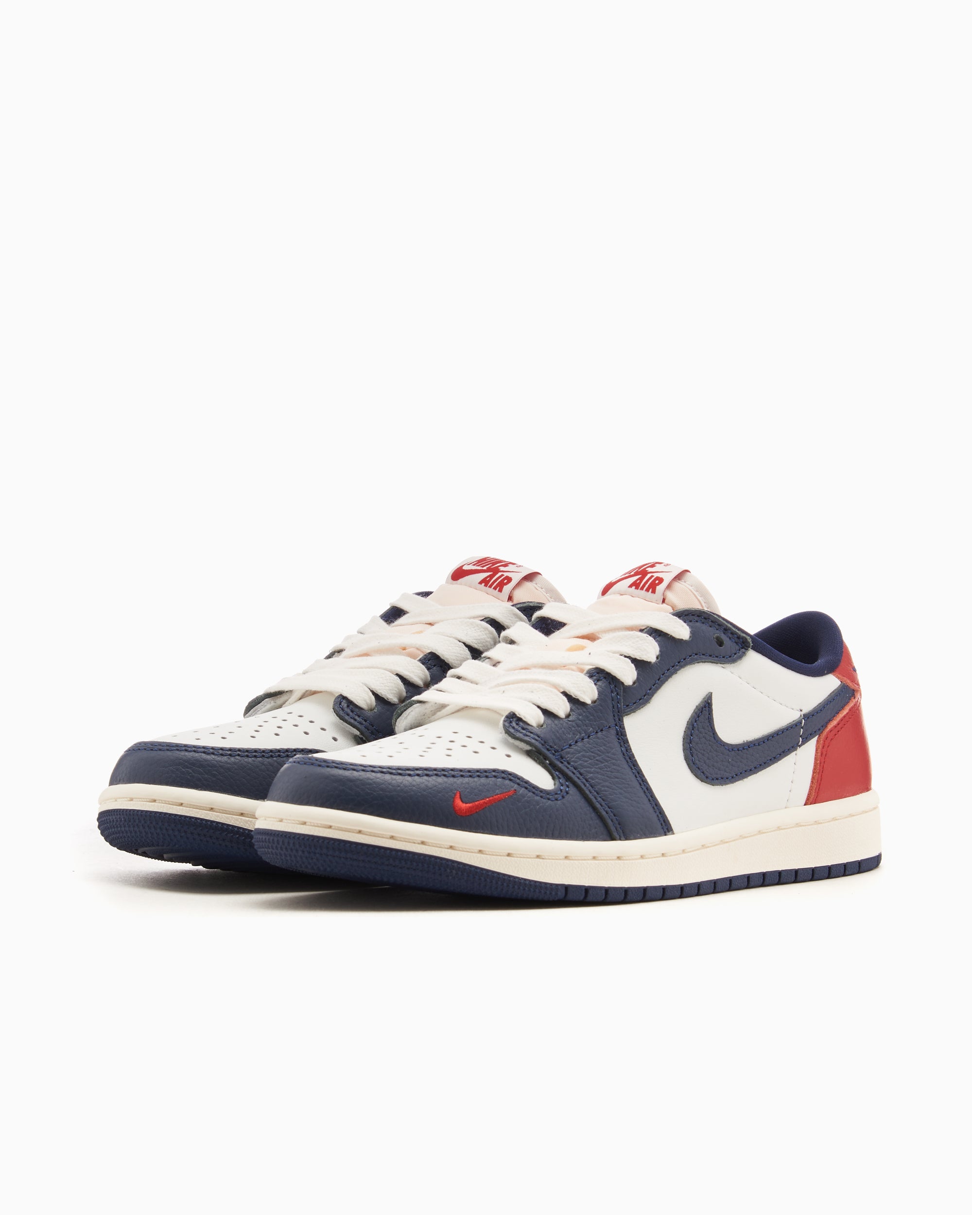 Sneakers Air Jordan 1 Retro Low OG "Howard University" - HQ2993-100