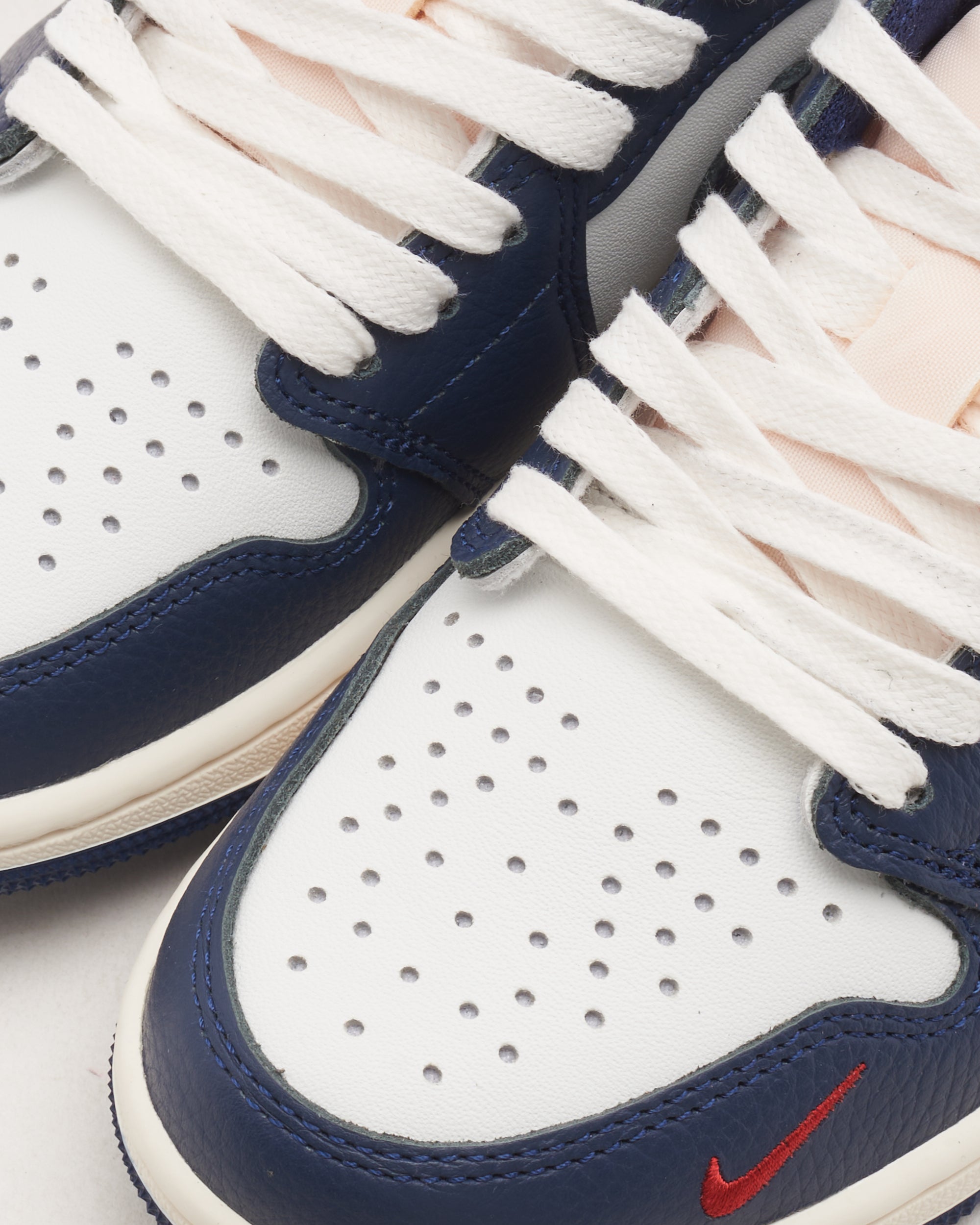 Sneakers Air Jordan 1 Retro Low OG "Howard University" - HQ2993-100