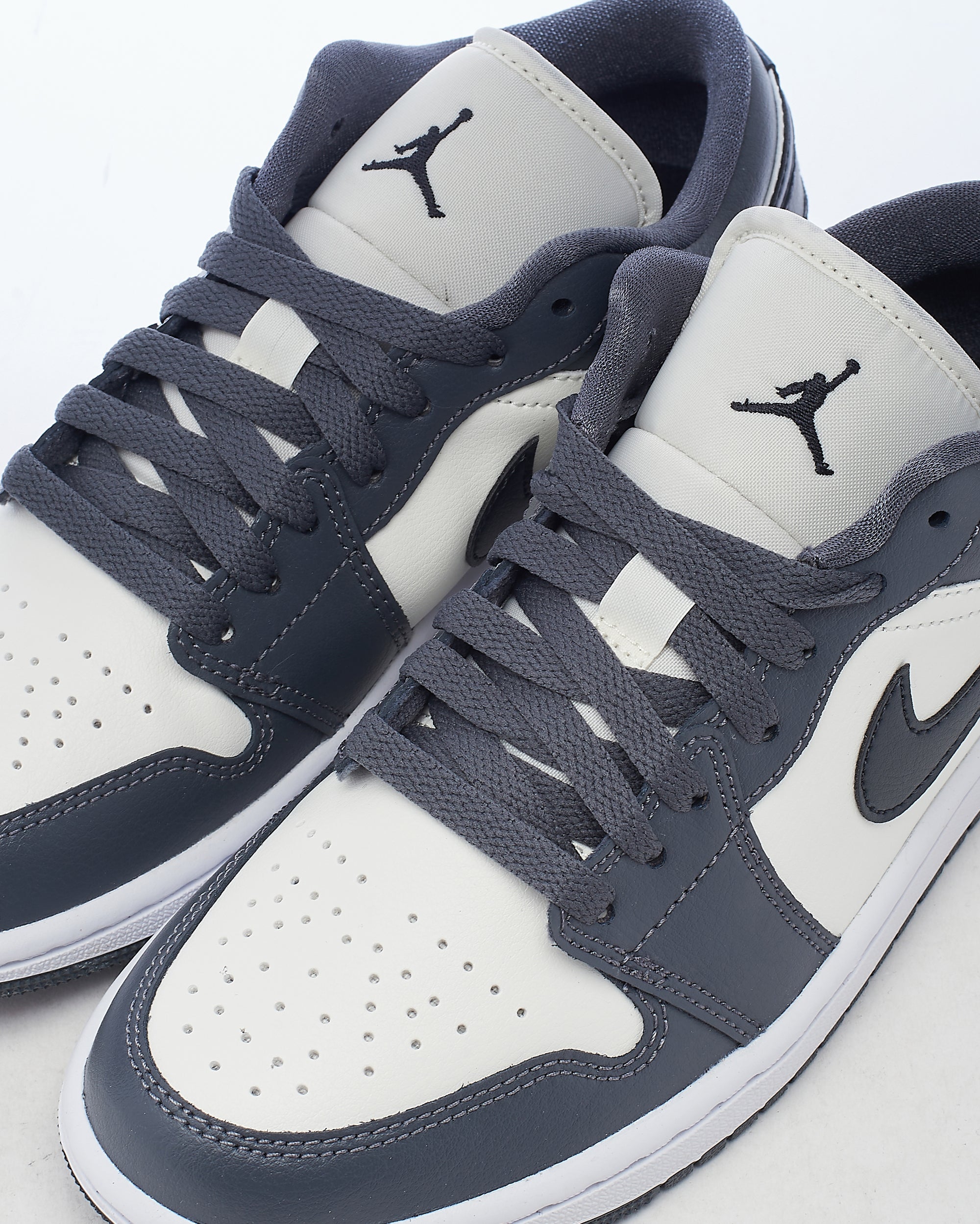 Sneakers Air Jordan Women's 1 Low "Dark Grey" - DC0774-102