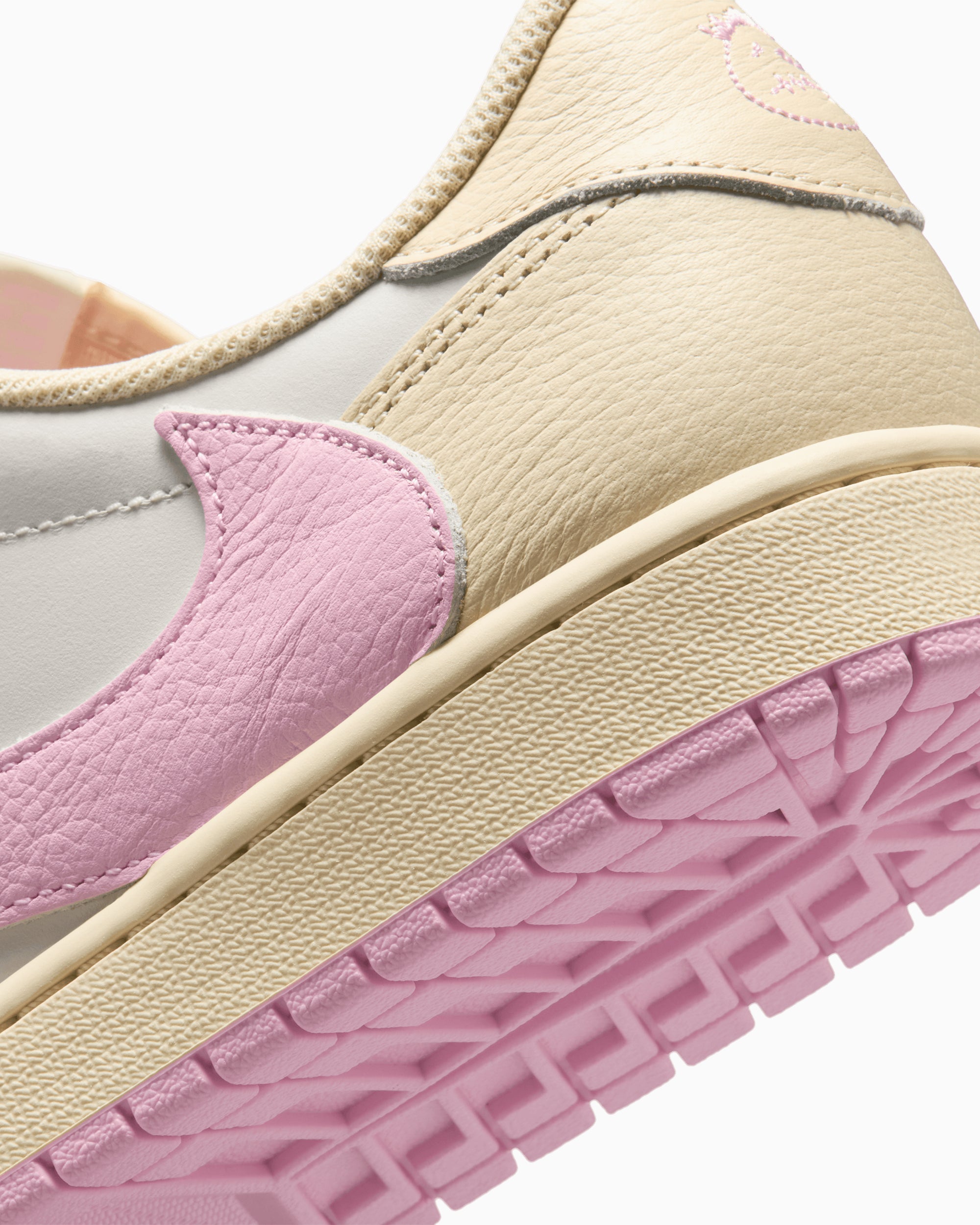 Sneakers Air Jordan x Travis Scott 1 Low Retro "Shy Pink" - IQ7604-100