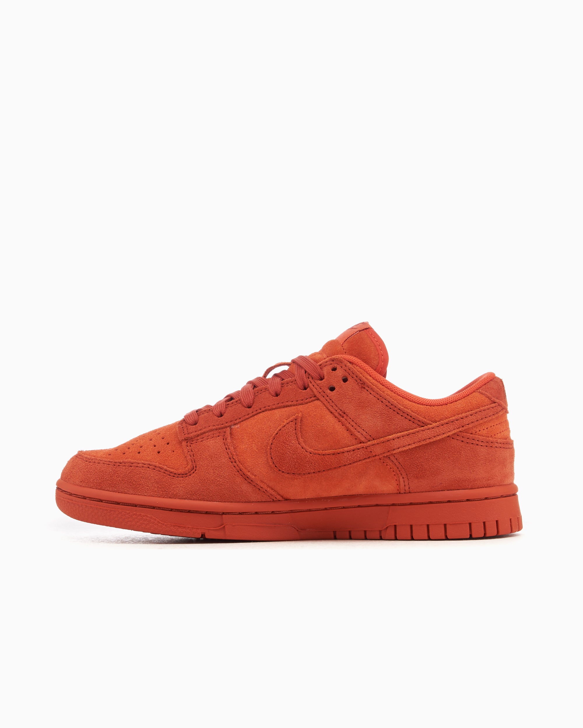 Sneakers Nike Women's Dunk Low SE "Picante Red" - HV5756-633