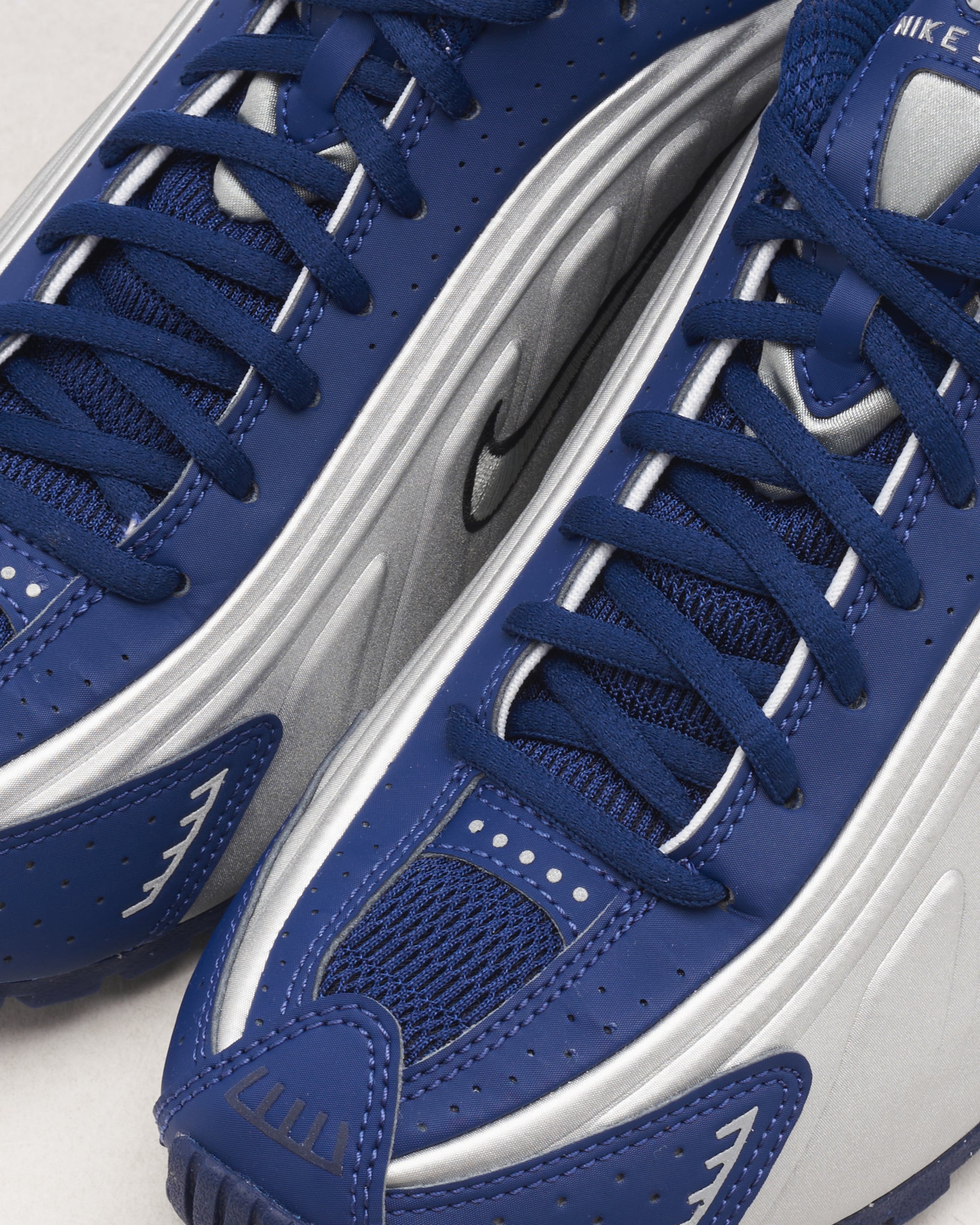 Sneakers Nike Women's Shox R4 - AR3565-400