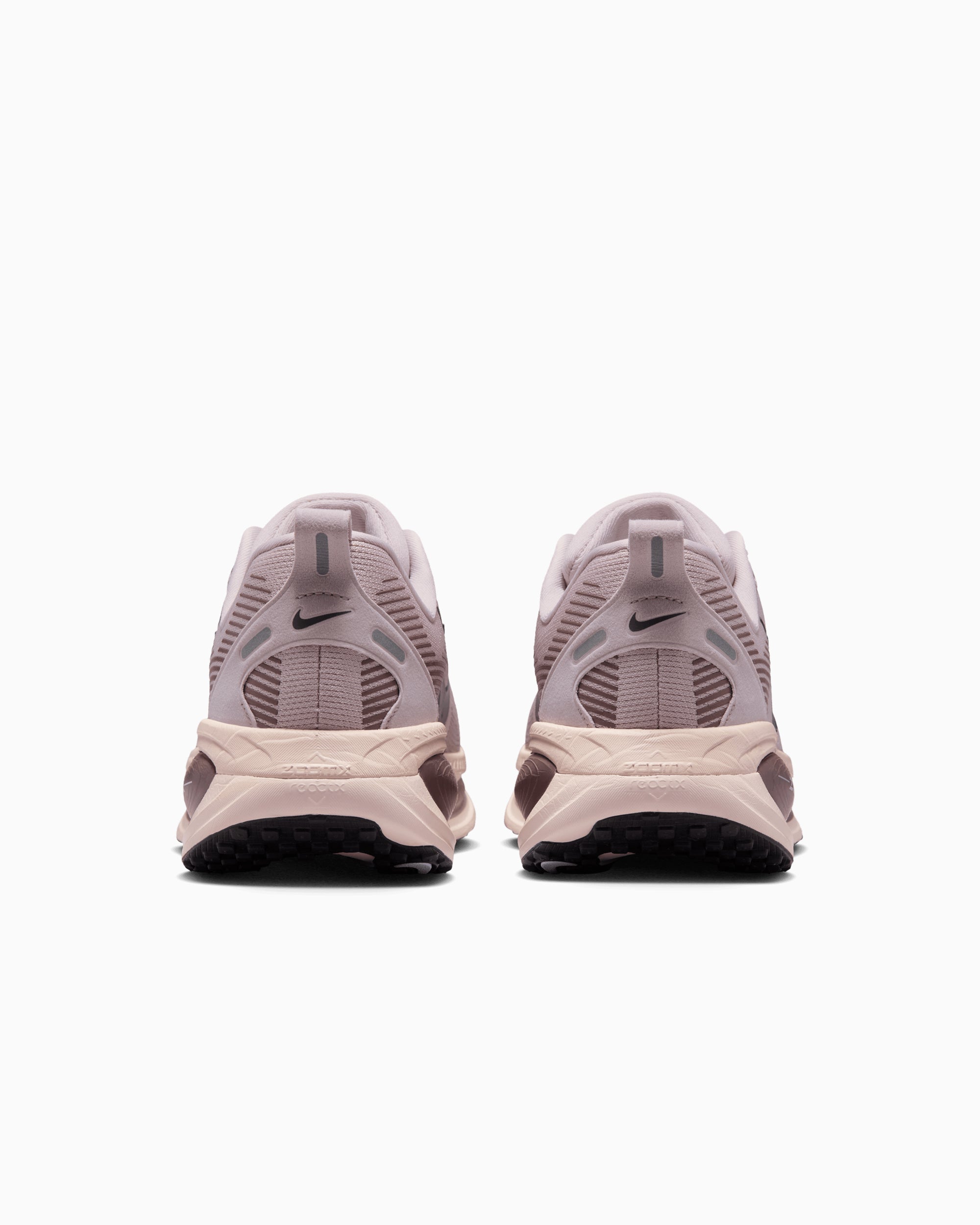 Sneakers Nike Women's Vomero 18 - HM6804-607