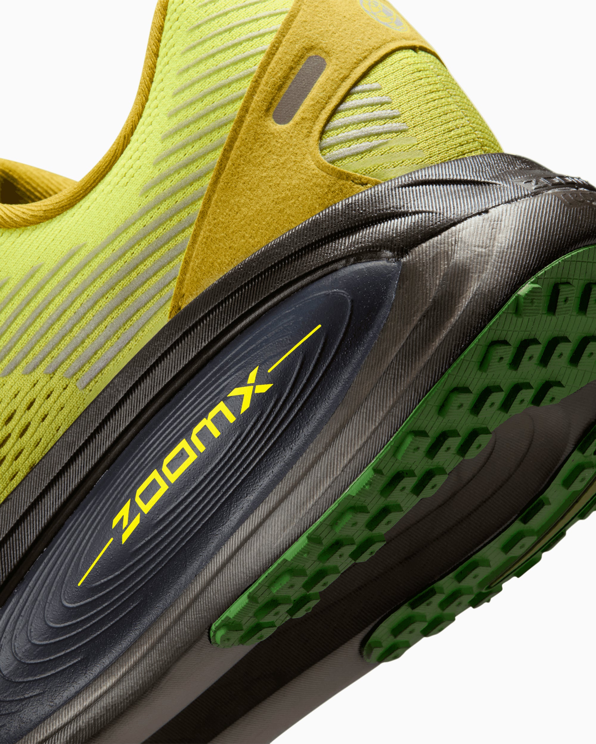 Sneakers Nike Women's Vomero 18 SE - IQ3413-704