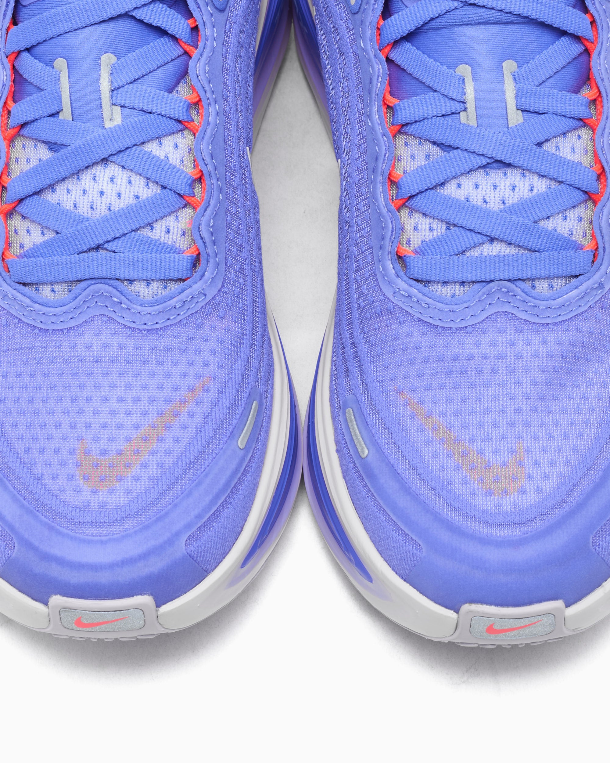 Sneakers Nike Women's Vomero Plus - HV8154-501