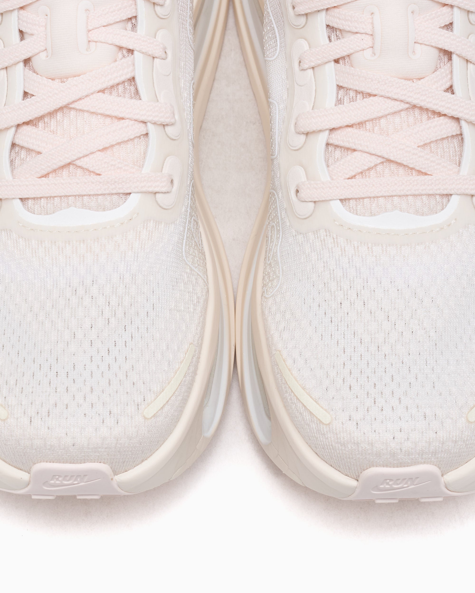 Sneakers Nike Women's Vomero Premium "Chalk" - IQ8102-100