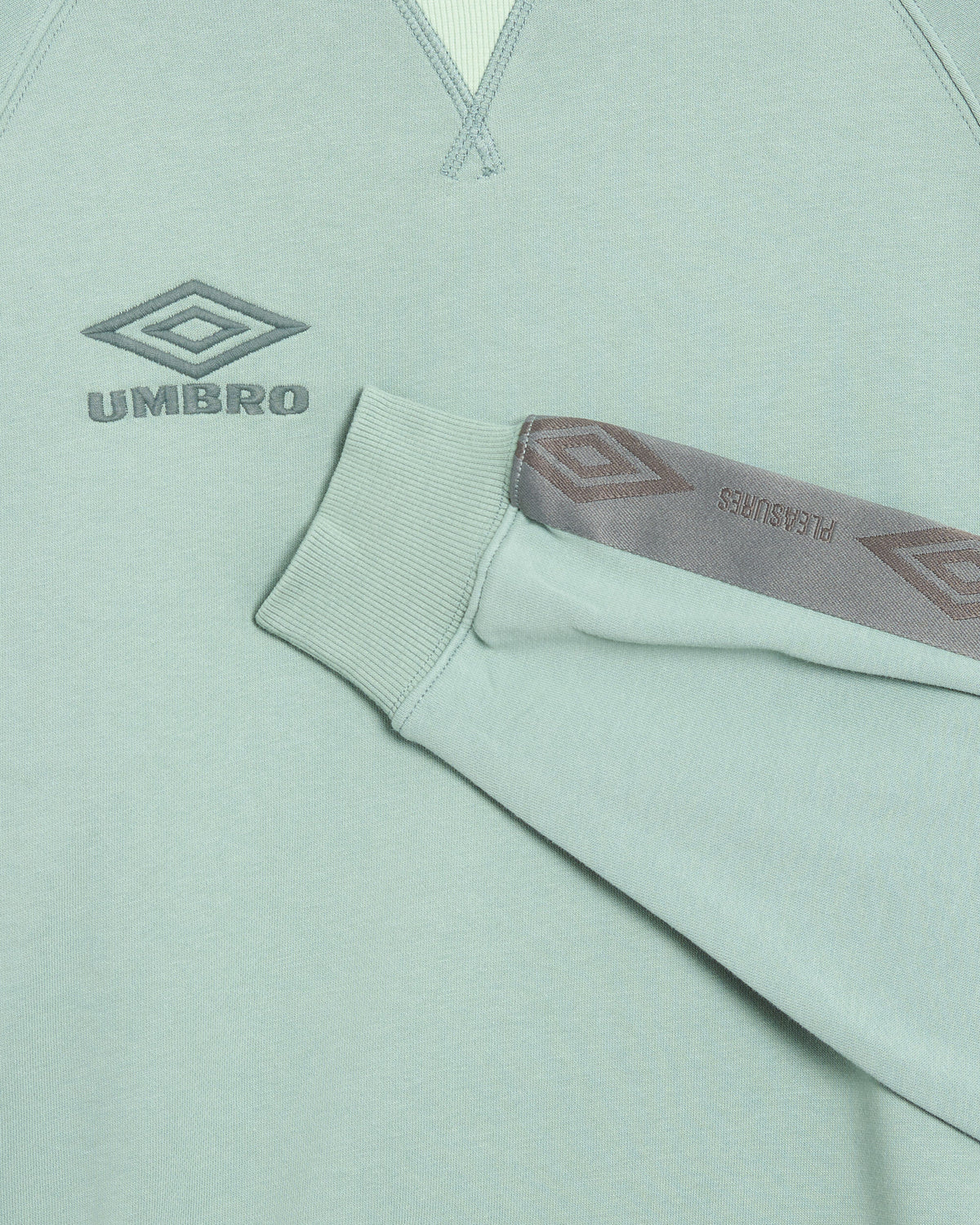 Sweatshirts Pleasures x Umbro Icons Logo Boxy Men's Sweatshirt - P26U005-SAGE