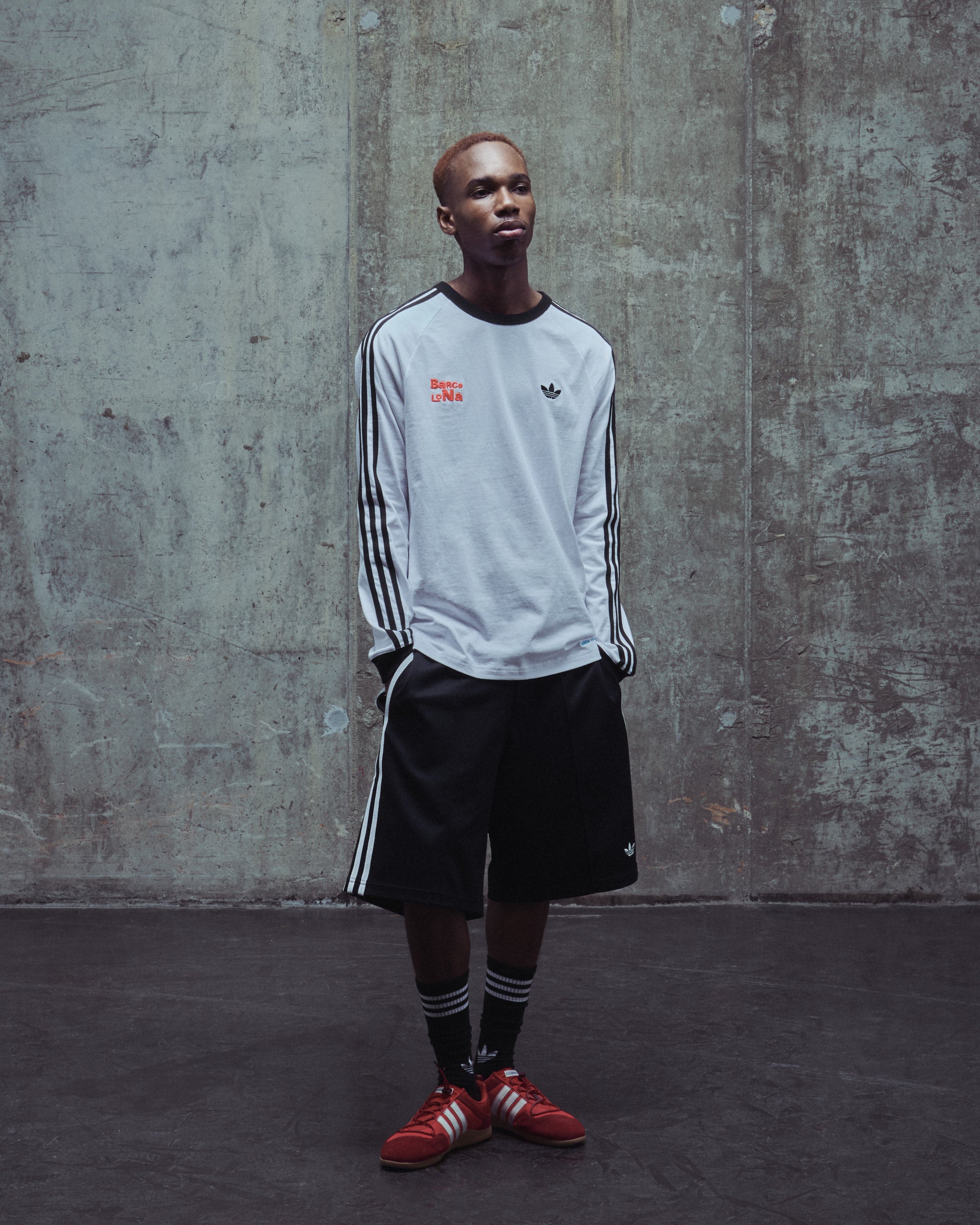 T-Shirts adidas Originals x Bad Bunny DtMF Tour Merch "Barcelona" Long-Sleeved Relaxed Men's T-Shirt - LH0418