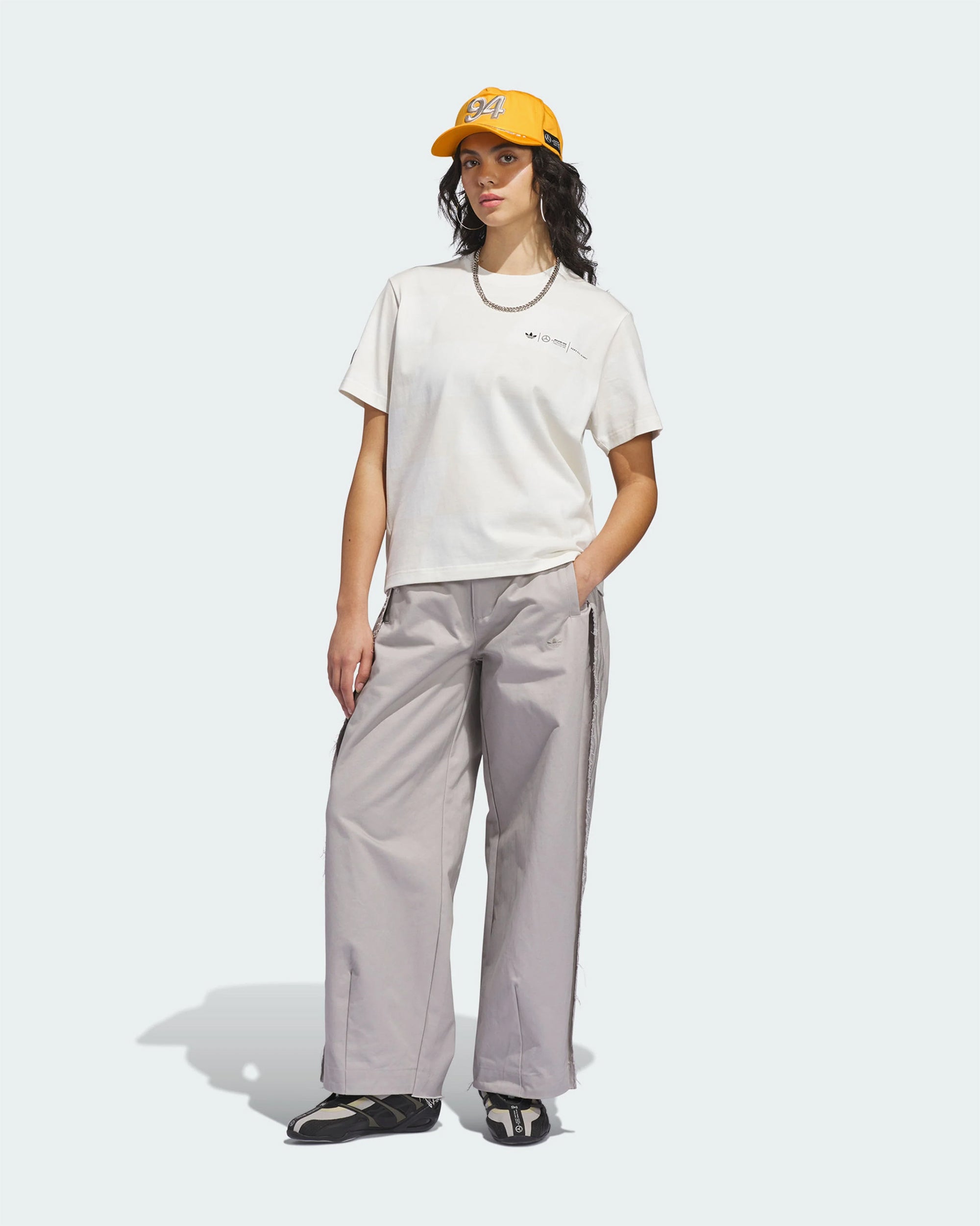 T-Shirts adidas Originals x Bad Bunny x Mercedes AMG Petronas Racing Logo Relaxed Men's T-Shirt - KD7593