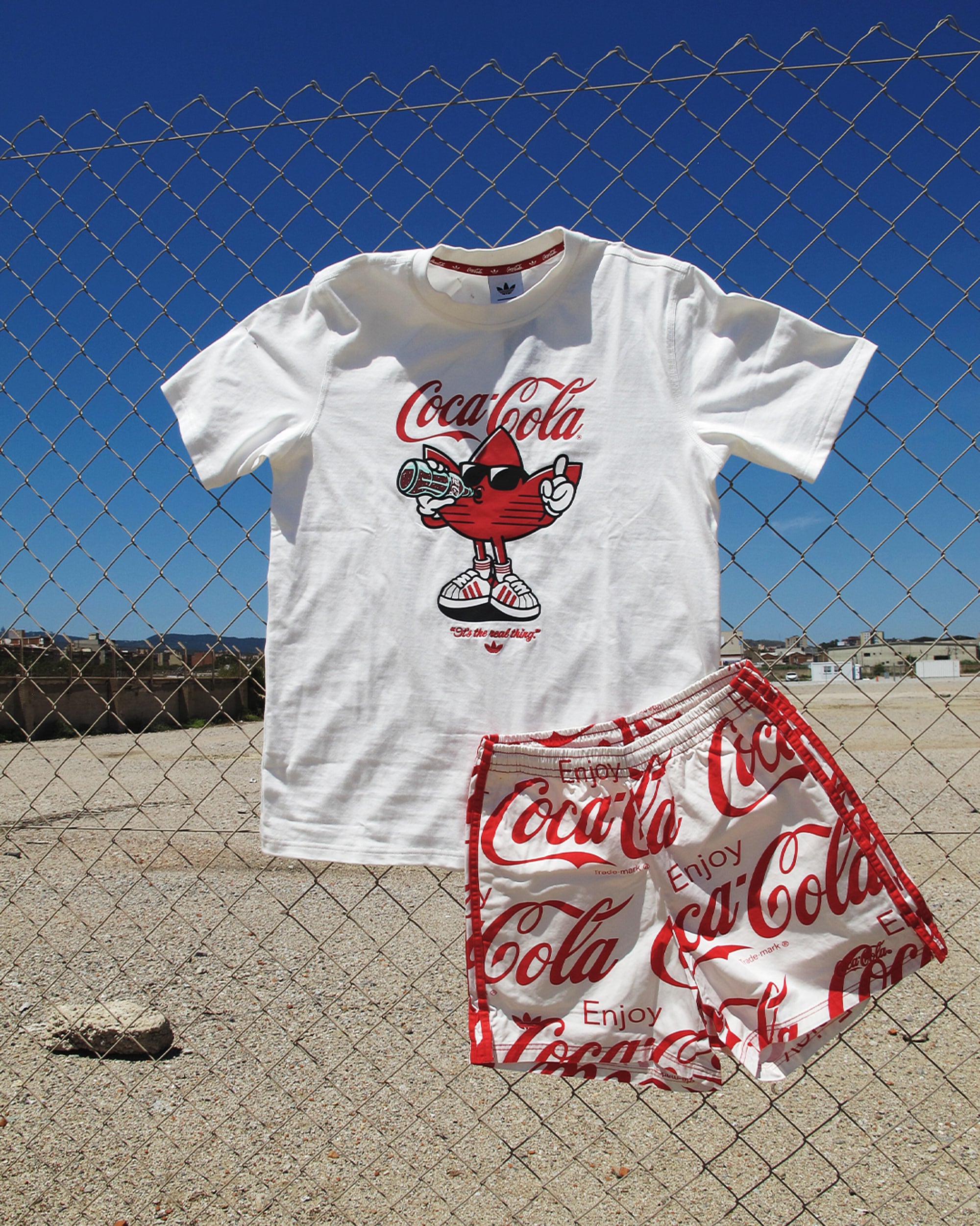 T-Shirts adidas Originals x Coca-Cola Classic Sport Treffie Graphic Men's T-Shirt - KY2109